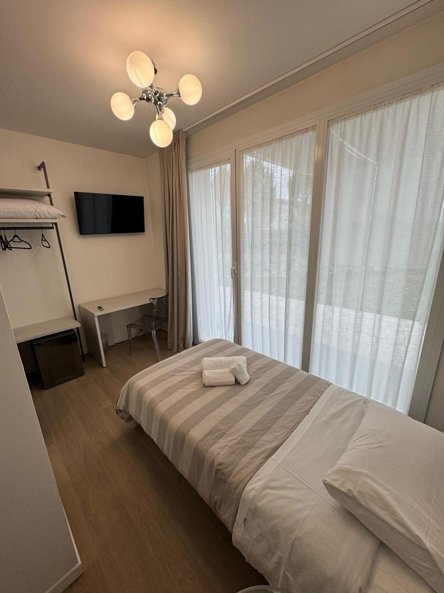 Hotel Villa Mary ซานตามาเรียดิซาลา ภายนอก รูปภาพ